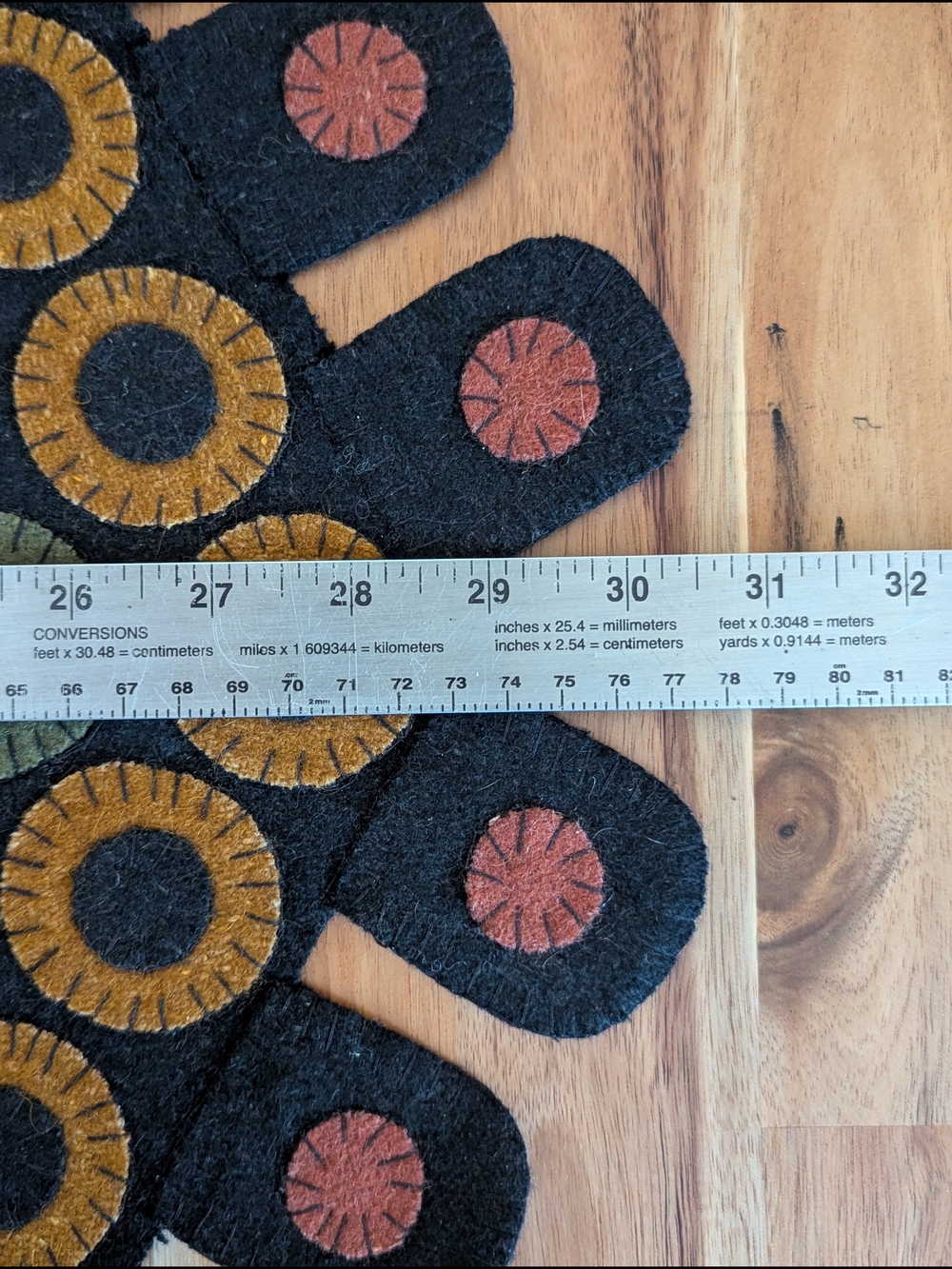 Wool Felt Penny Rug Table Runner Primitive Folk Art Americana 30" - Picture 7 of 11